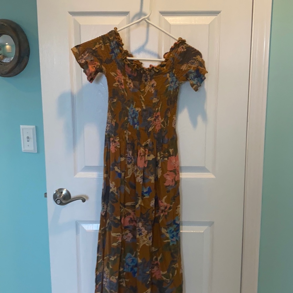 Urban Outfitters Kimchi Blue XS smocked midi dress. Floral over the shoulder